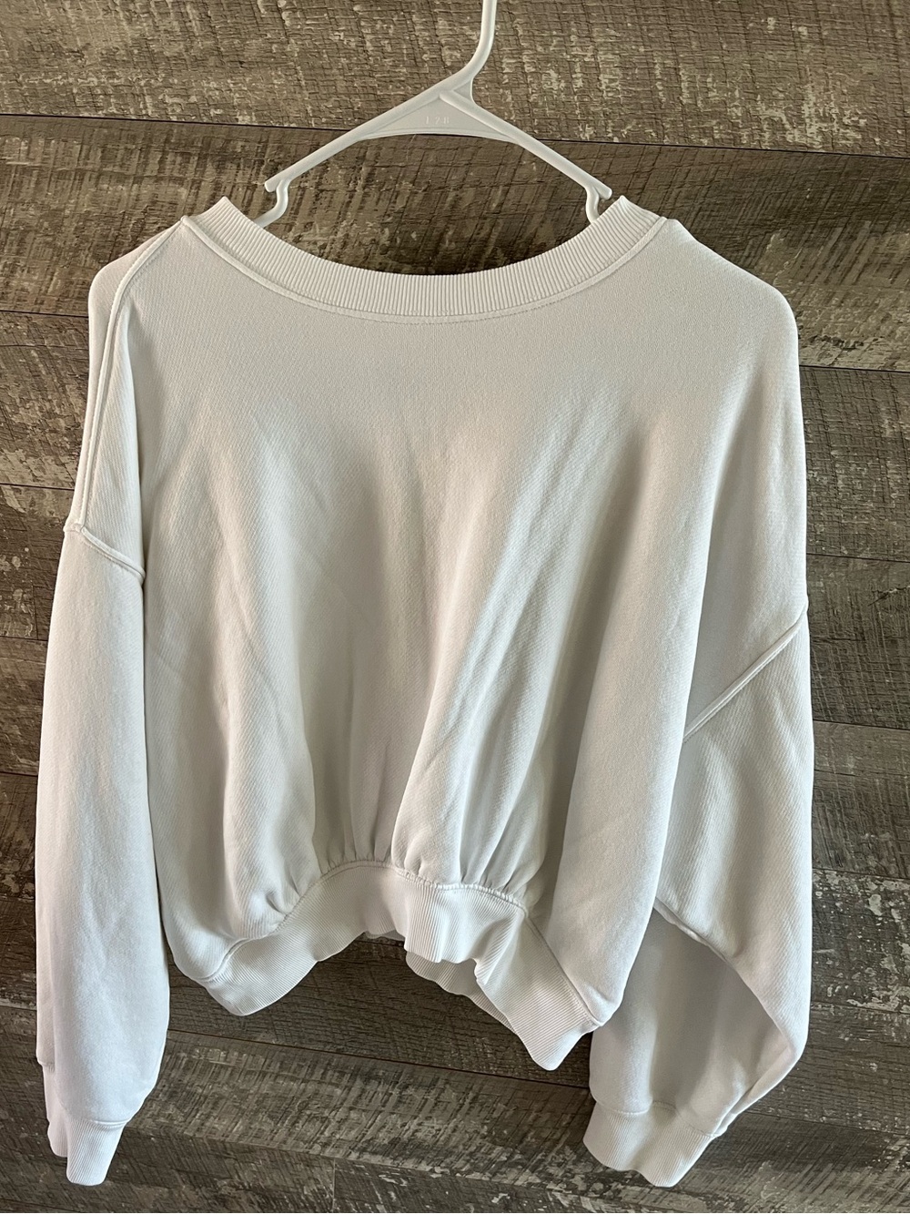 Universal Thread Cream Cropped Pullover Sweatshirt